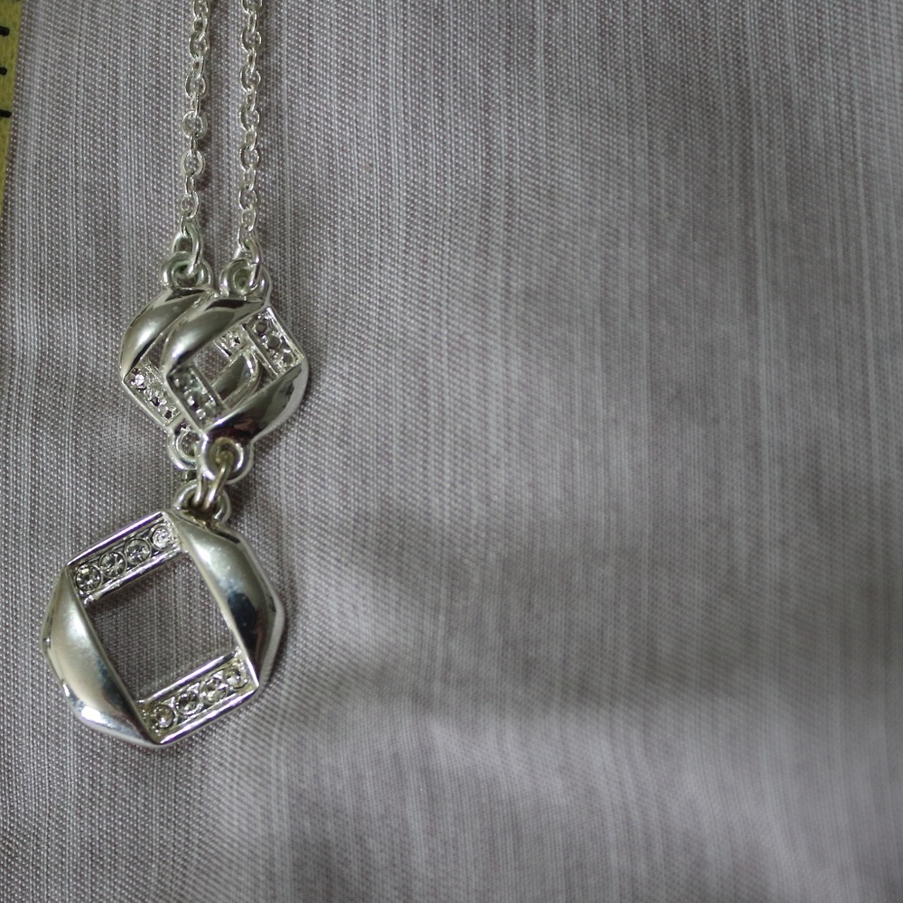 PRETTY SILVER TONE ADJ. CHAIN NECKLACE